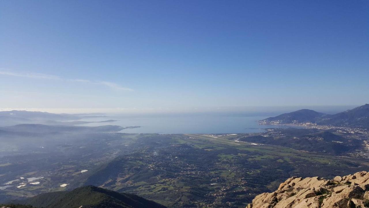 Magnifique Appartement Avec Balcon Vue Mer A L'Entree D'Ajaccio Ajaccio  Luaran gambar